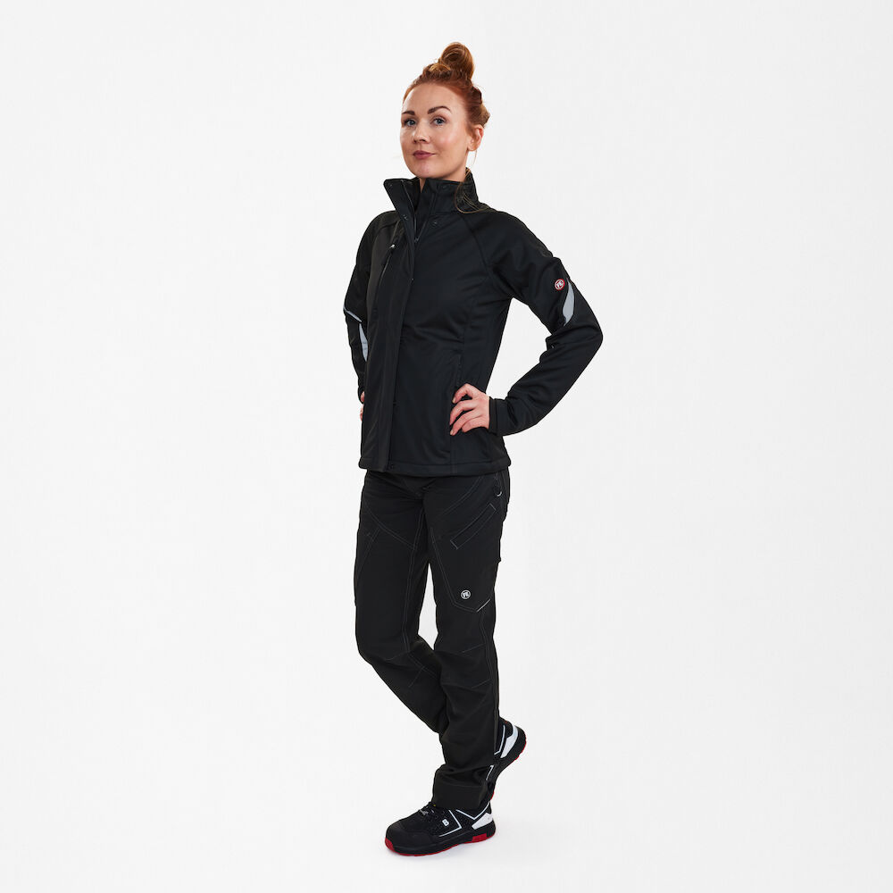 EXTEND Damen Softshelljacke – Schwarz (Am Modell)