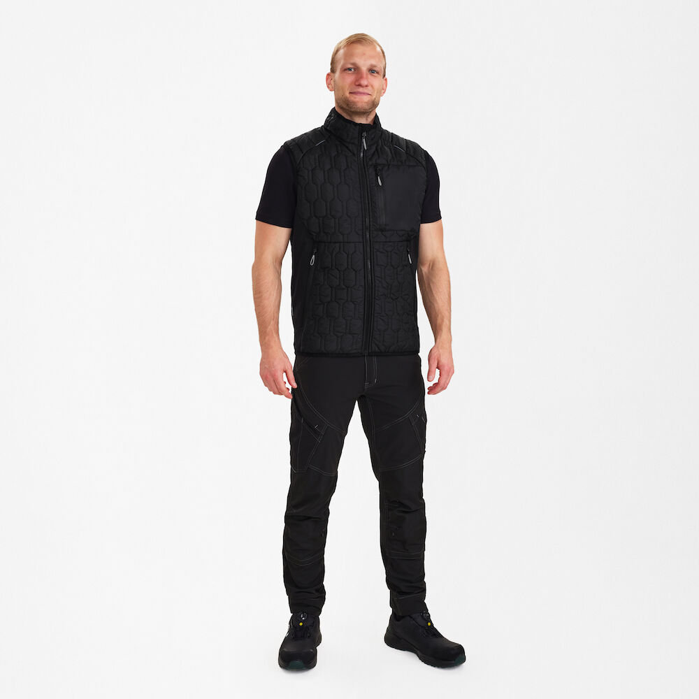 X-TREME Steppweste – Schwarz (Am Modell)