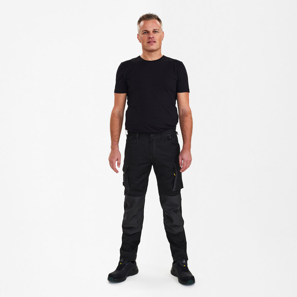 X-TREME Arbeitshose mit Stretch – Schwarz / Anthrazit Grau (Am Modell)