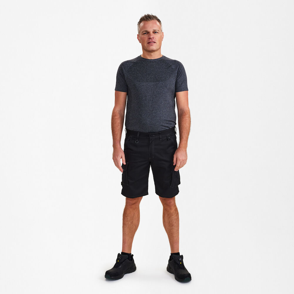 X-TREME Arbeitsshorts aus Stretch – Schwarz (Am Modell)