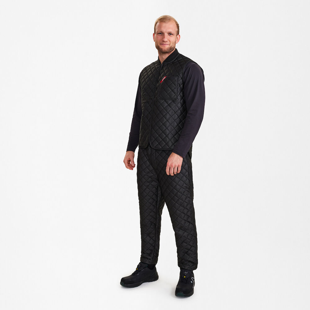 EXTEND Thermosteppweste – Schwarz (Am Modell)