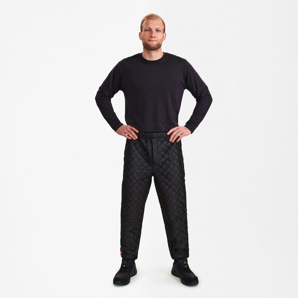EXTEND Thermostepphose – Schwarz (Am Modell)