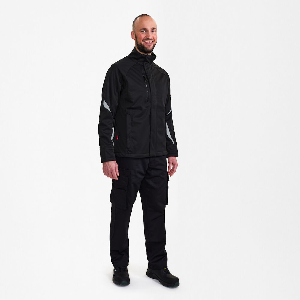 EXTEND Softshelljacke – Schwarz (Am Modell)