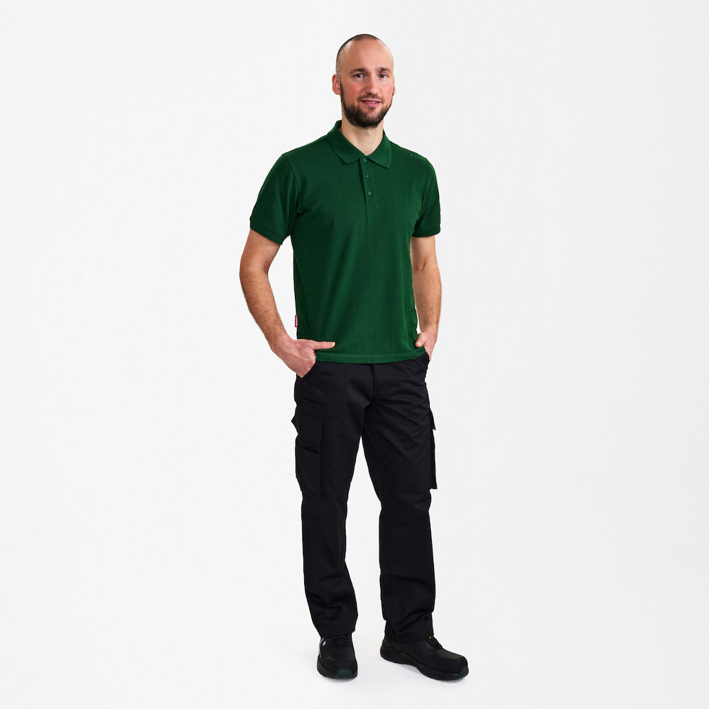 EXTEND Poloshirt – Grün (Am Modell)