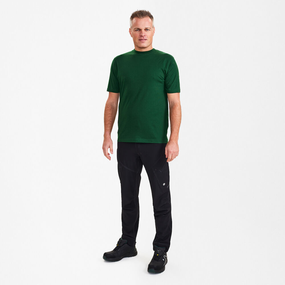 EXTEND T-Shirt – Grün (Am Modell)