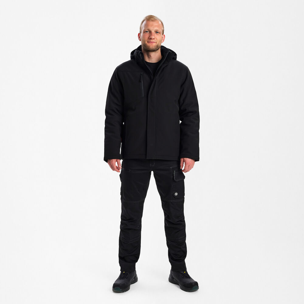 EXTEND Softshell-Winterjacke – Schwarz (Am Modell)