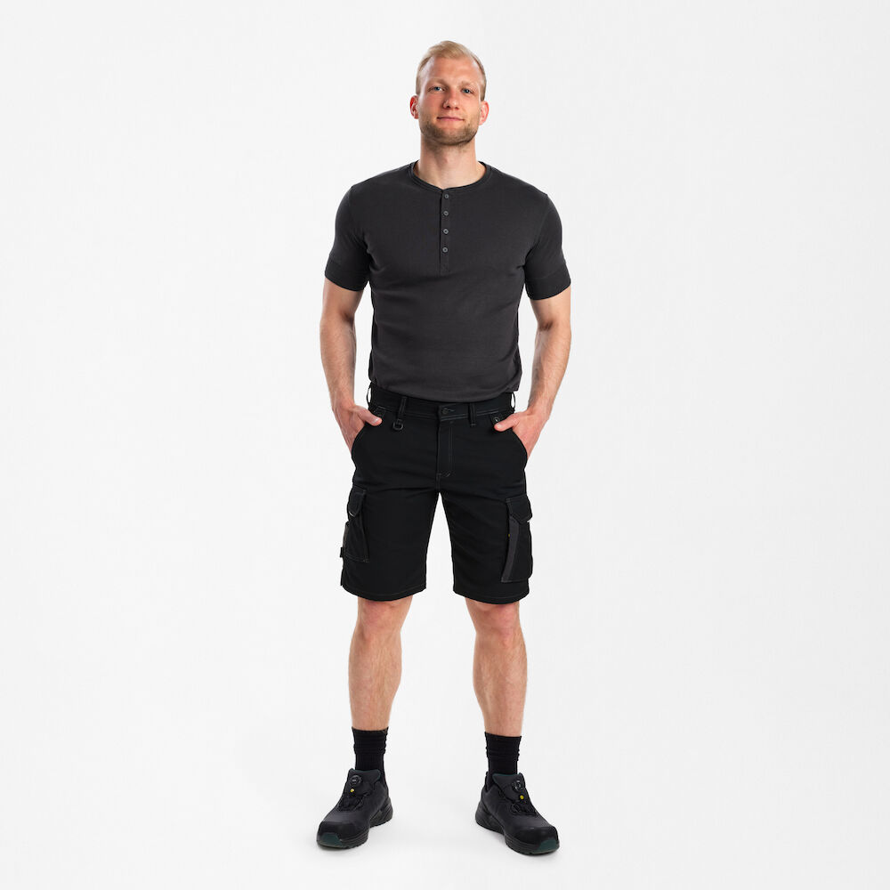 X-TREME Arbeitsshorts mit Stretch – Schwarz / Anthrazit Grau (Am Modell)