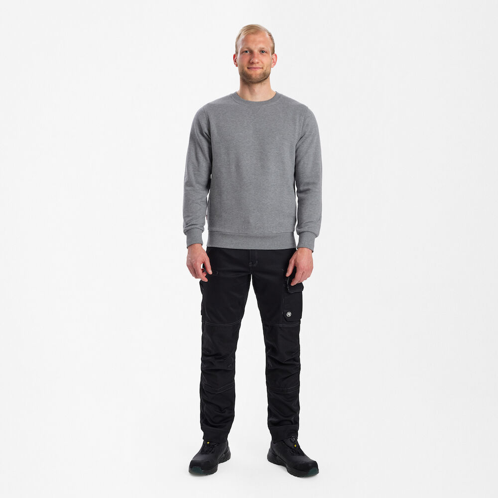 EXTEND Sweatshirt – Graumeliert (Am Modell)