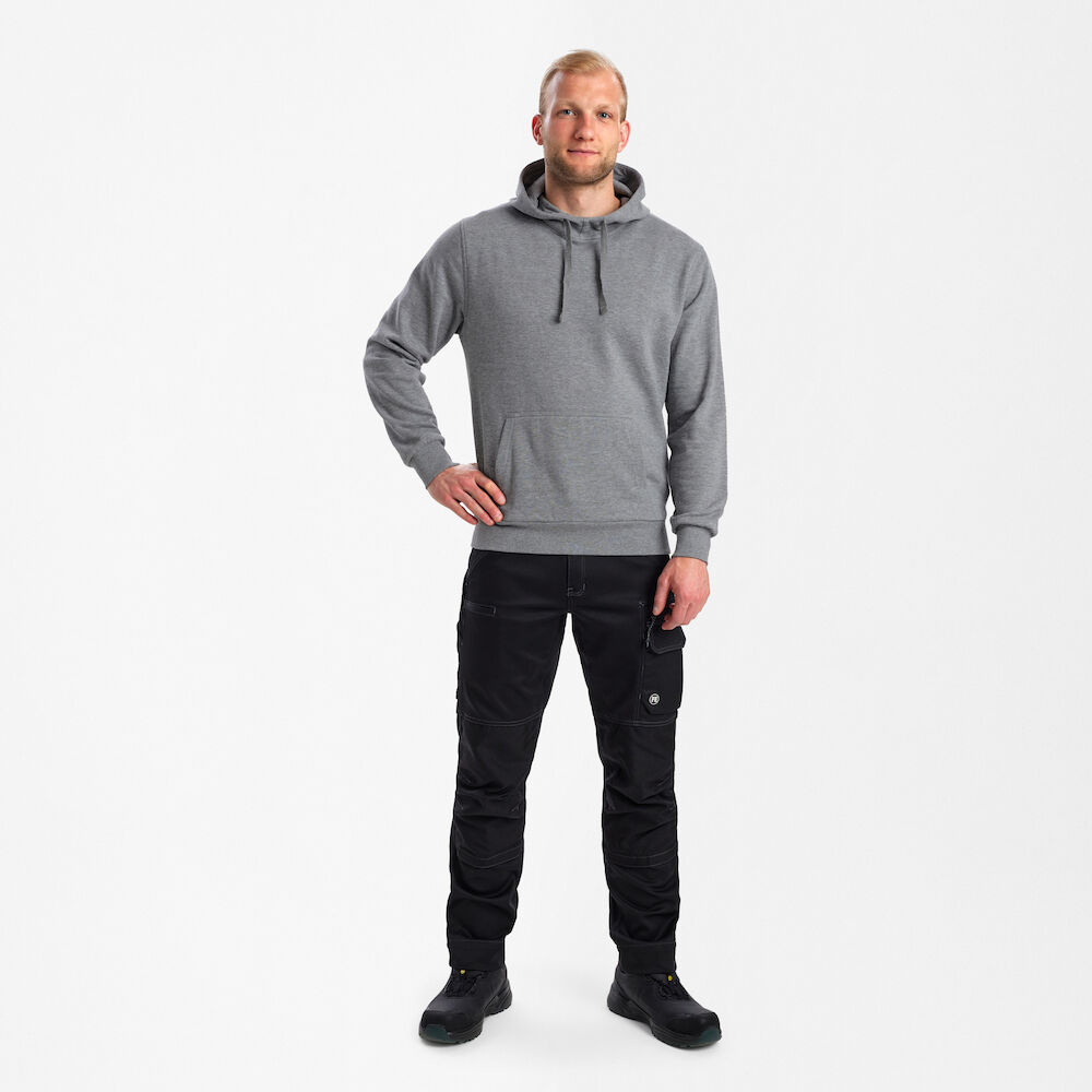 EXTEND Hoodie – Graumeliert (Am Modell)