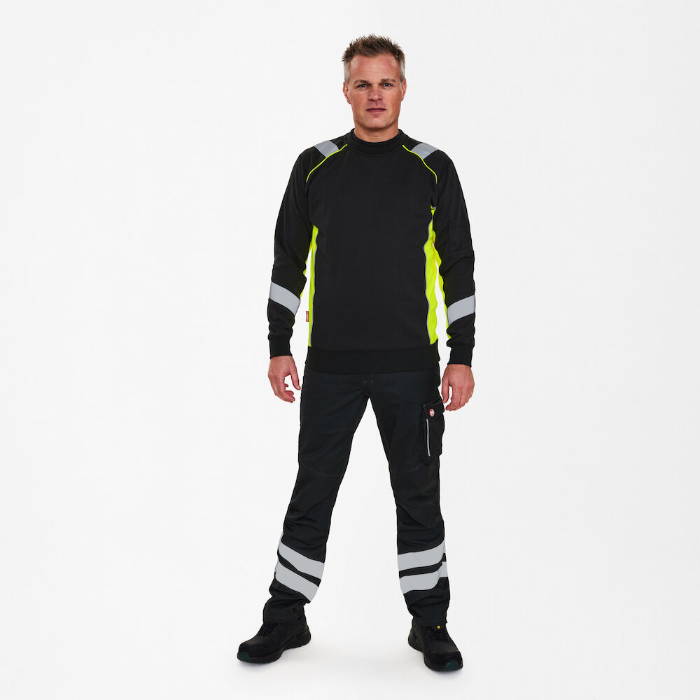 CARGO Sweatshirt – Schwarz / Gelb (Am Modell)