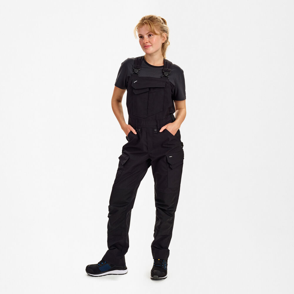 ENTIRE Damen Latzhose mit 2-Wege-Stretch – Schwarz (Am Modell)