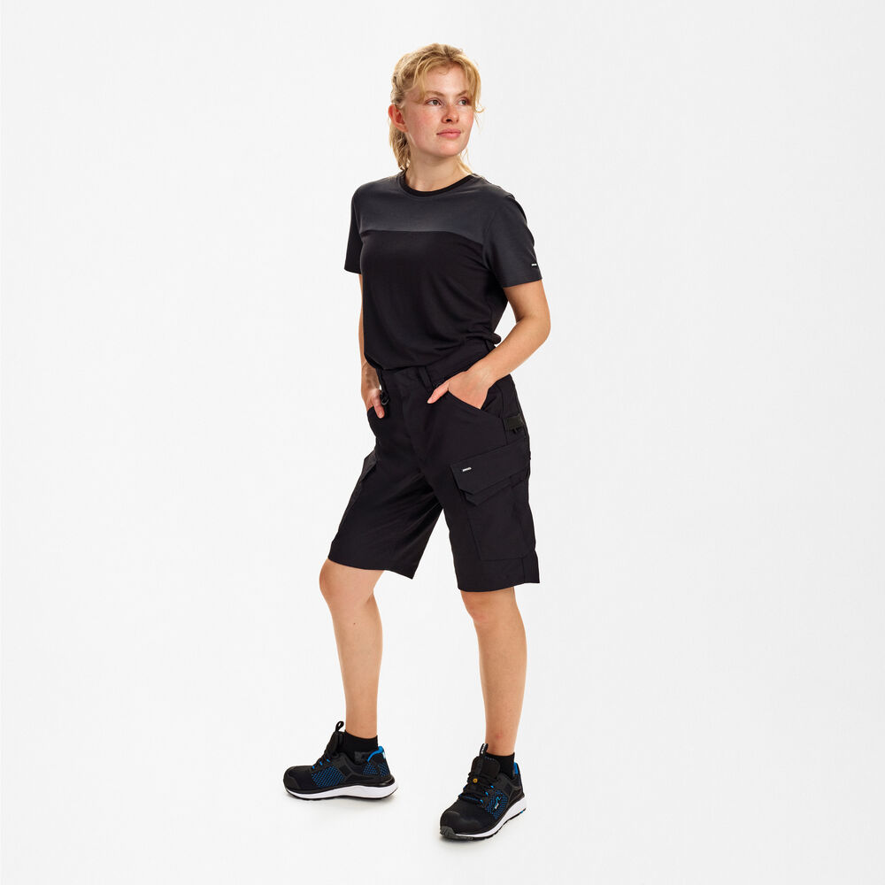 ENTIRE Damen Arbeitsshorts mit 2-Wege-Stretch – Schwarz (Am Modell)