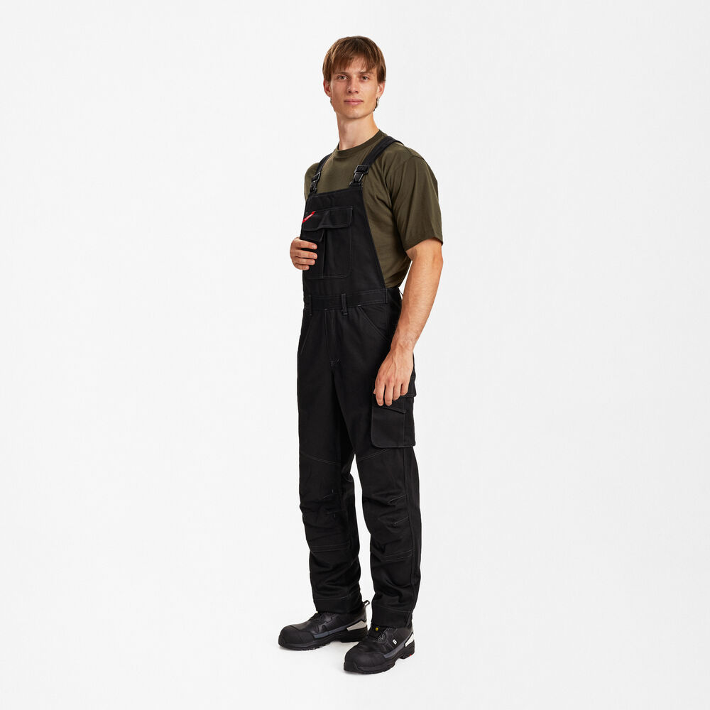 WELCOT Latzhose – Schwarz (Am Modell)