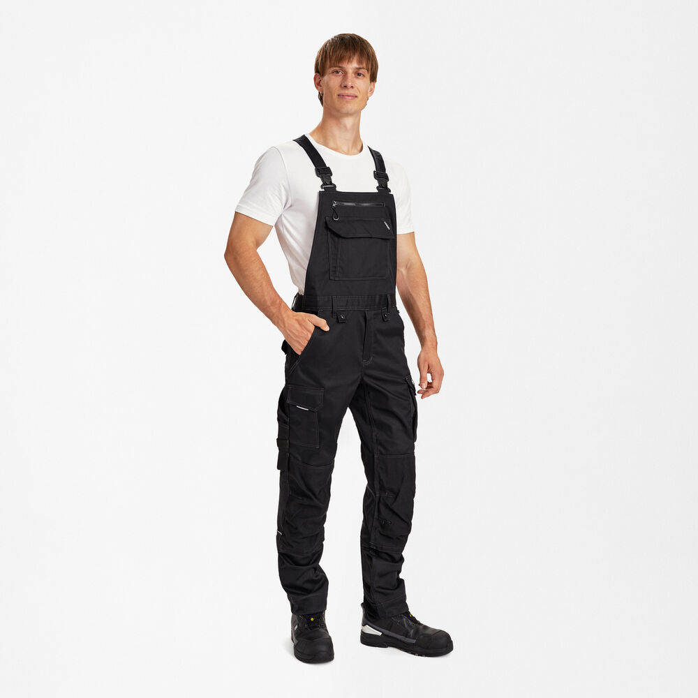 X-TREME Latzhose aus Stretch – Schwarz (Am Modell)