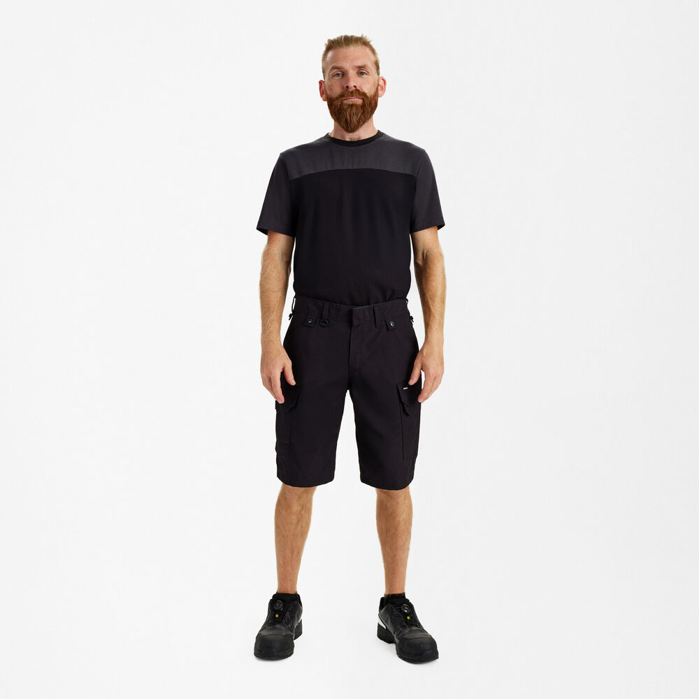 ENTIRE Arbeitsshorts mit 2-Wege-Stretch – Schwarz (Am Modell)