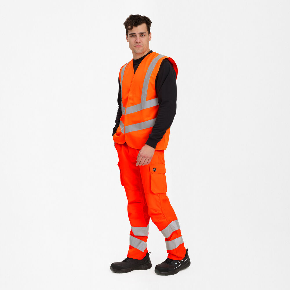 SAFETY Verkehrsweste – Warnorange (Am Modell)